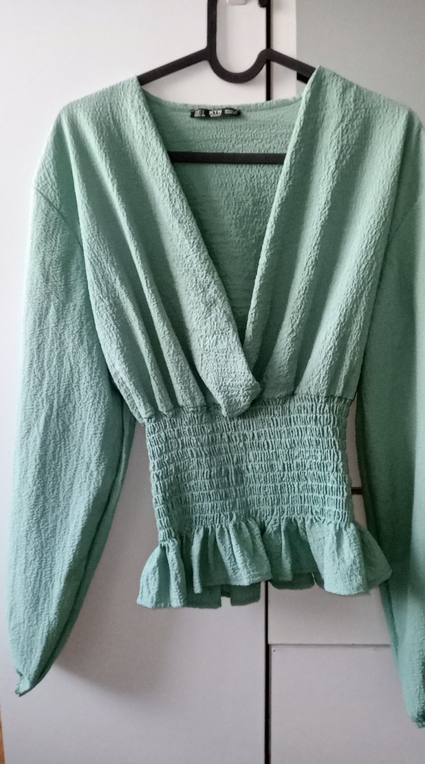 Gri V Yaka Fırfırlı Keten Bluz - Görsel 4