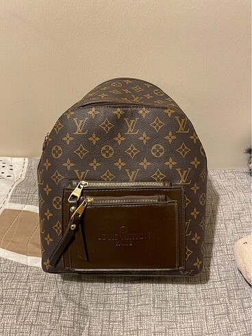Louis Vuitton sırt çantası