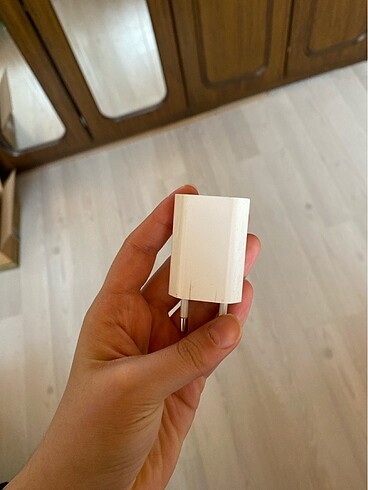 iPhone şarj adaptörü