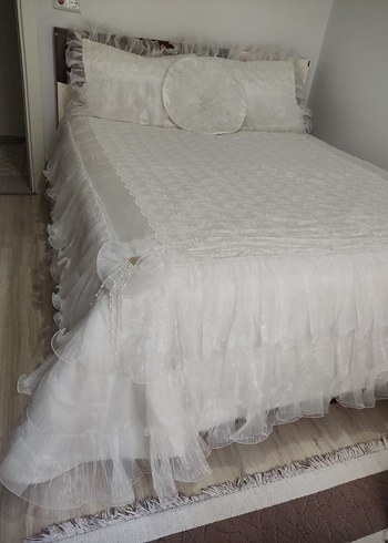 Nakışlı Beyaz Yatak Örtüsü - Görsel 2