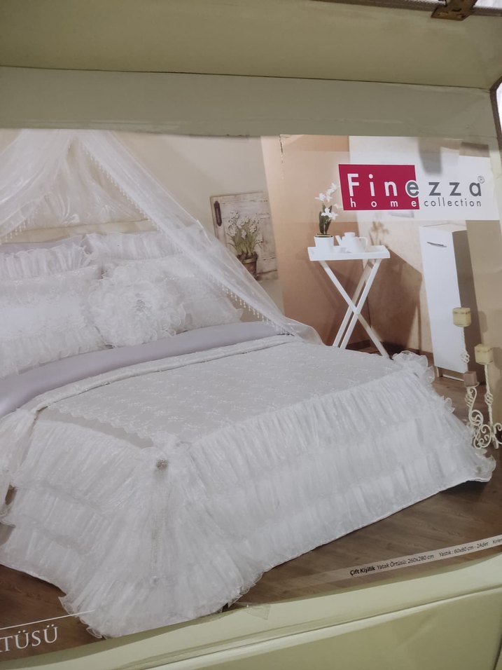 Nakışlı Beyaz Yatak Örtüsü - Görsel 3