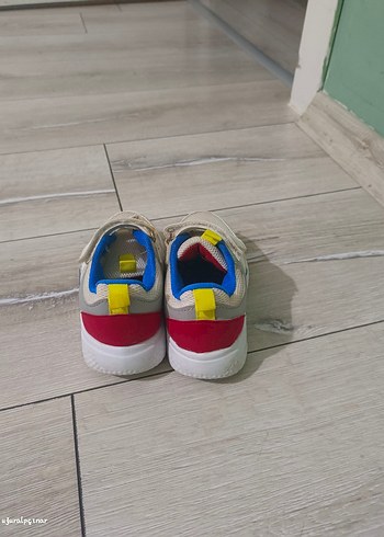 24 Beden Beyaz Erkek Çocuk Cırtcırtlı Spor Ayakkabı