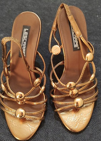 Altın Renkli Yılan Desenli Kemerli Topuklu Kadın Ayakkabı - Görsel 5