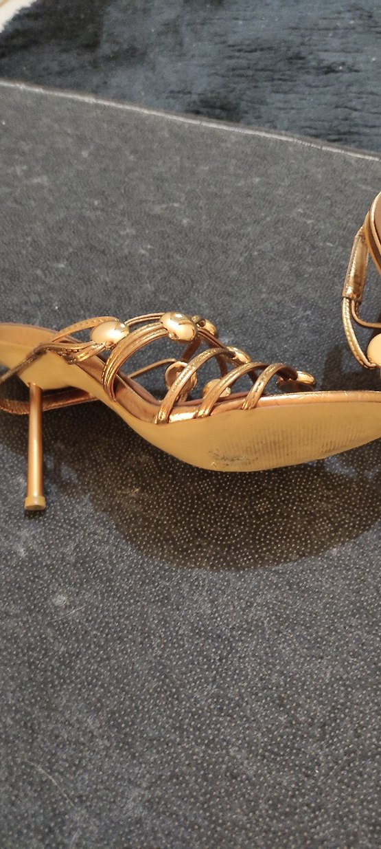 Altın Renkli Yılan Desenli Kemerli Topuklu Kadın Ayakkabı - Görsel 3