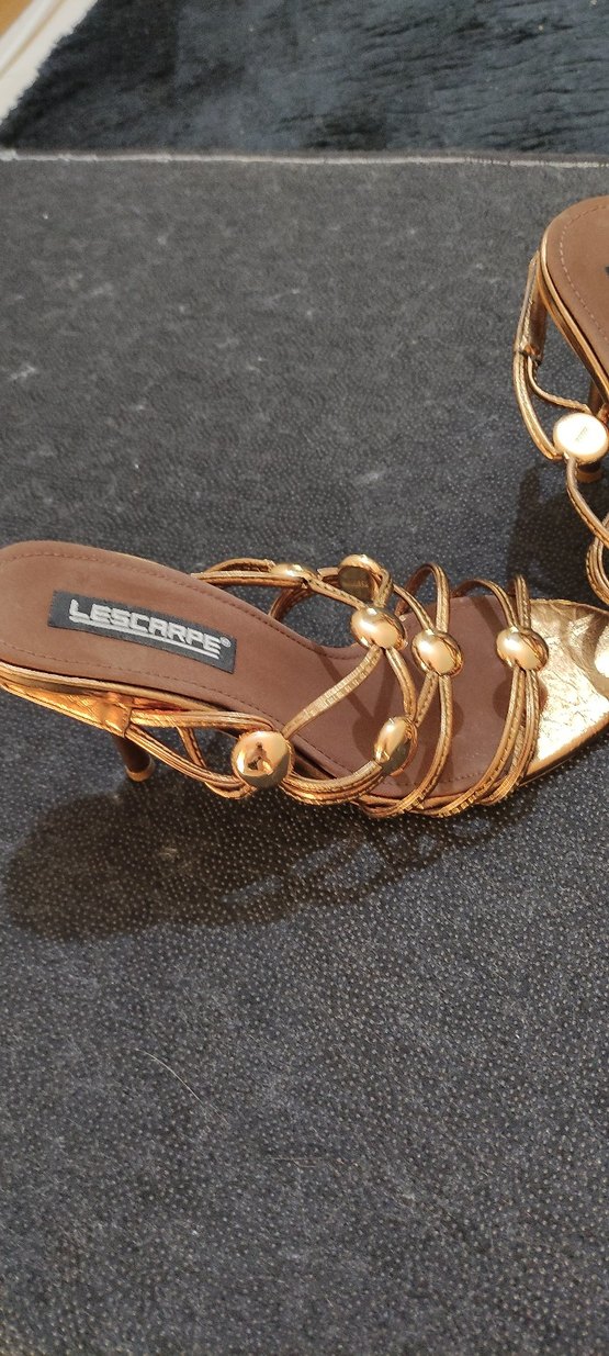 Altın Renkli Yılan Desenli Kemerli Topuklu Kadın Ayakkabı - Görsel 4