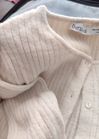 m Beden beyaz Renk Bershka Düğmeli Kadın Hırka