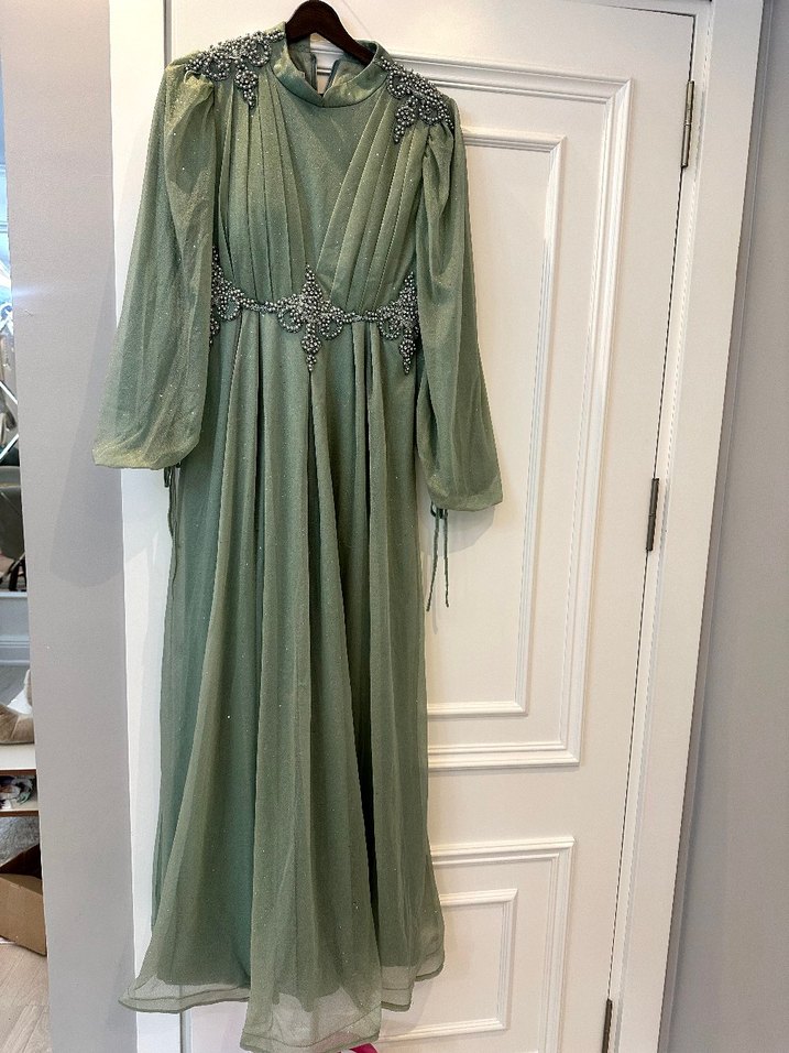 Yeşil simli Uzun Kollu Uzun Abiye Elbise - Görsel 3