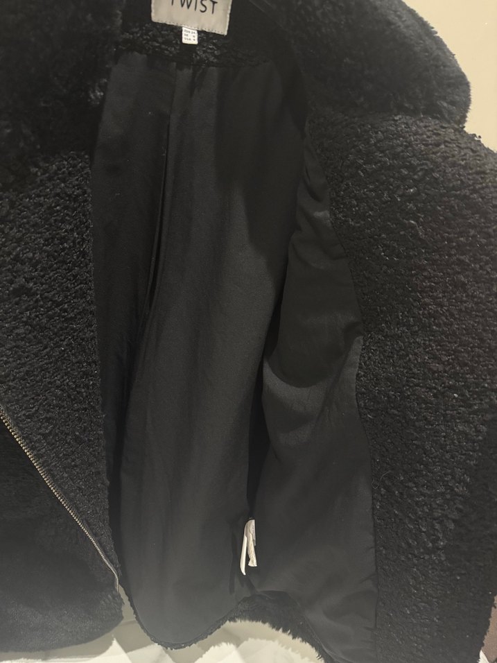 Siyah Kürk Detaylı Mont - Görsel 3