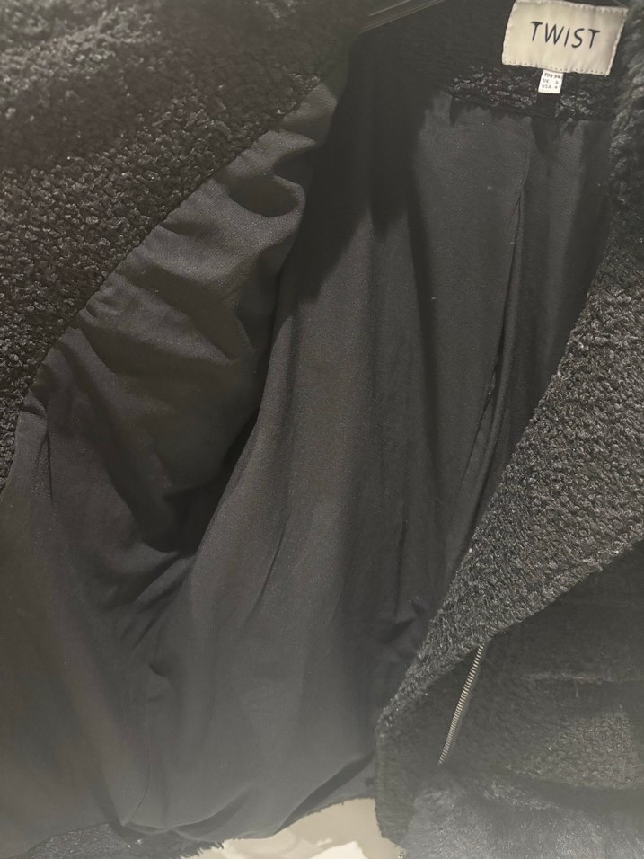 Siyah Kürk Detaylı Mont - Görsel 4