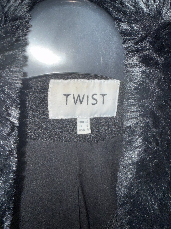 Siyah Kürk Detaylı Mont - Görsel 2