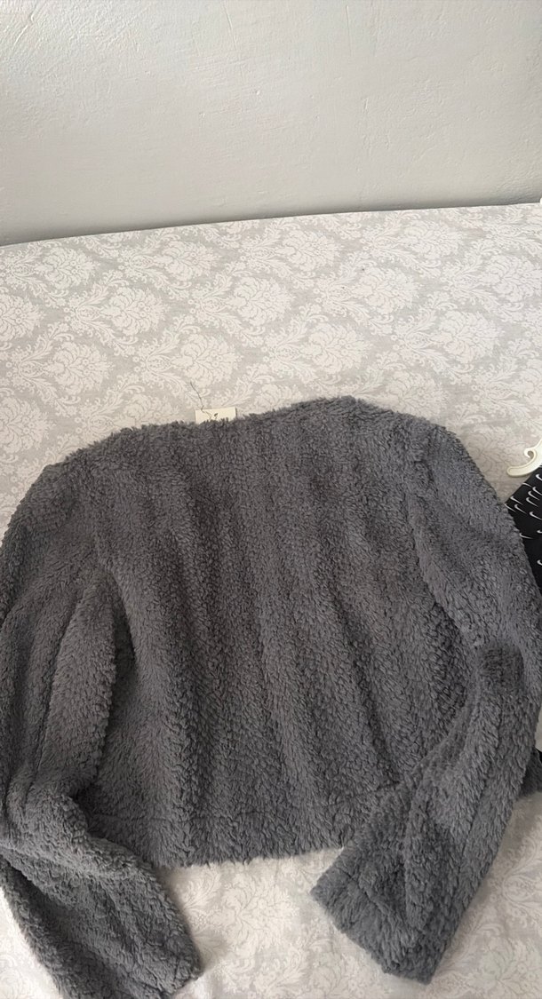 Gri Peluş Kısa Hırka — görsel 4/5