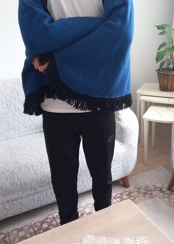 Mavi Kapüşonlu Kadın Panço - Görsel 2