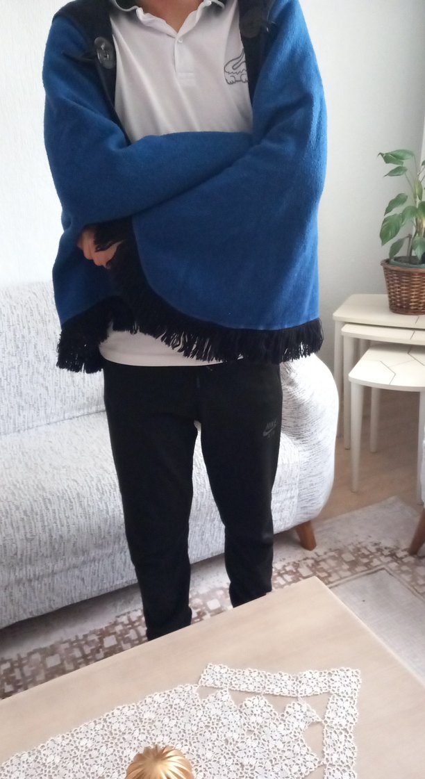 Mavi Kapüşonlu Kadın Panço - Görsel 2