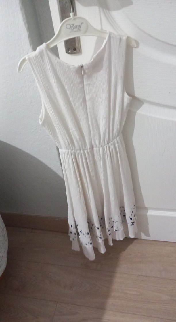 Kız Çocuk Beyaz Keten V Yakalı Elbise - Görsel 2