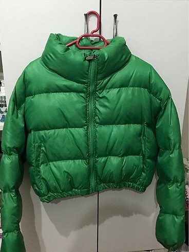 Crop yeşil şişme mont