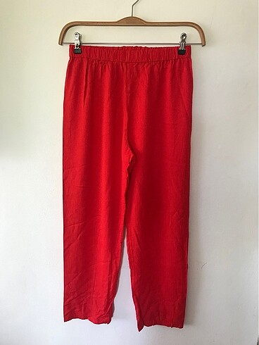 Kırmızı kumaş pantolon
