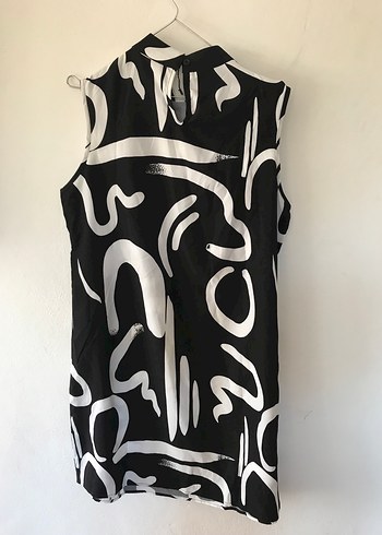 Siyah Beyaz Kolsuz Ofis Model Elbise - Görsel 6