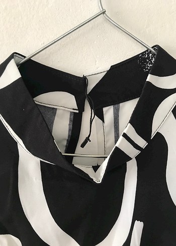 Siyah Beyaz Kolsuz Ofis Model Elbise - Görsel 8