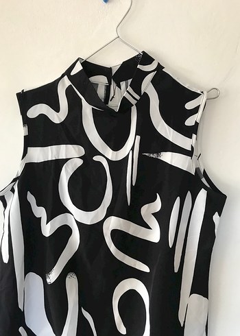 Siyah Beyaz Kolsuz Ofis Model Elbise - Görsel 9