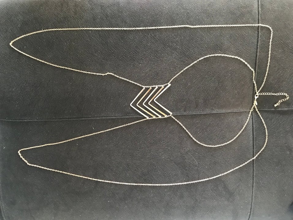 Altın Renk Parlak Kadın Vücut Zinciri - Görsel 4