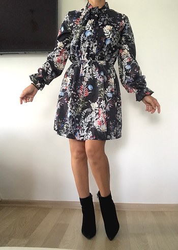 Çiçek Desenli Elbise - Görsel 6