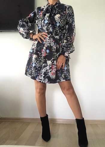 Çiçek Desenli Elbise - Görsel 4