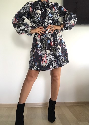 Çiçek Desenli Elbise - Görsel 3