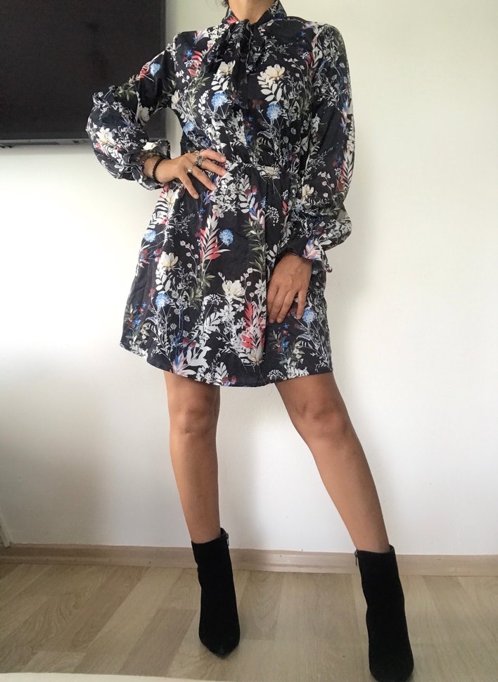 Çiçek Desenli Elbise - Görsel 4