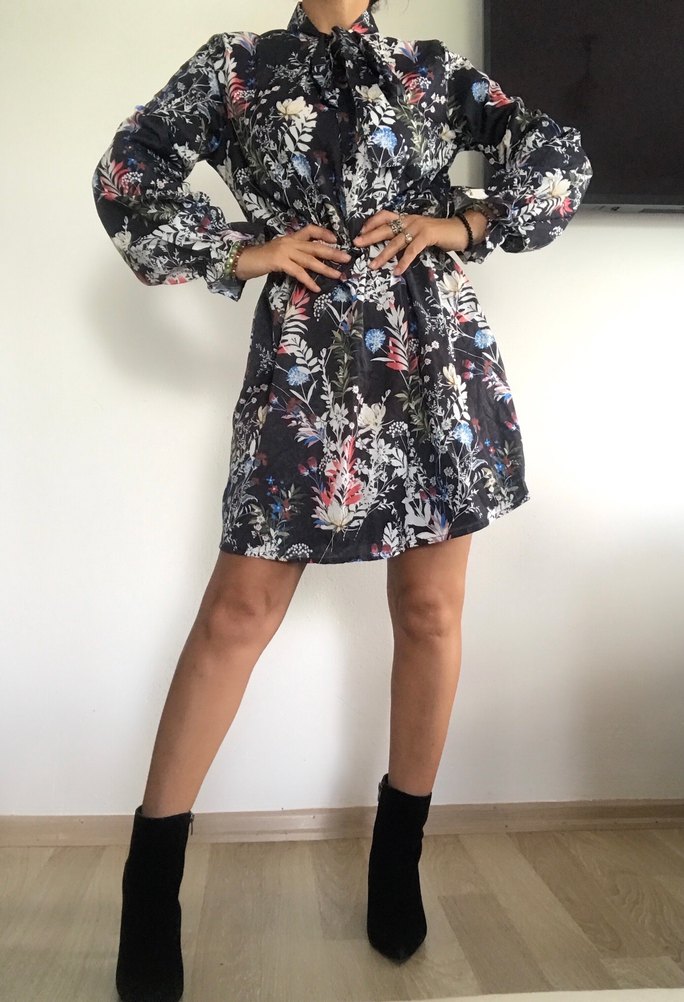 Çiçek Desenli Elbise - Görsel 3