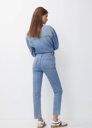 Pull and Bear Slim fit mom jean