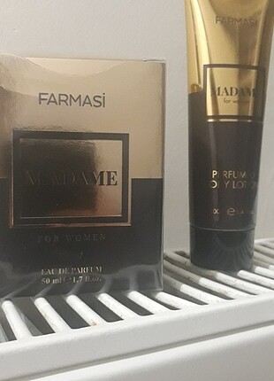 Farmasi parfum
