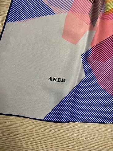 Aker Aker eşarp