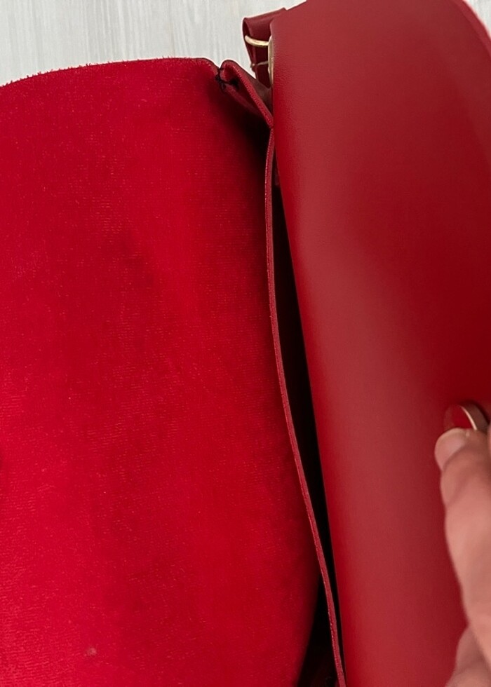 Kırmızı çanta - Görsel 2