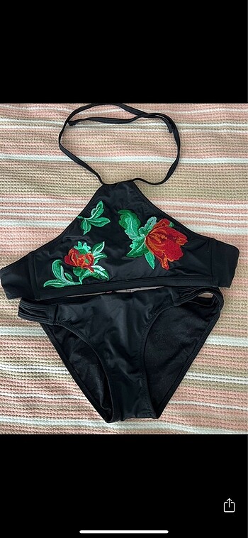 s Beden siyah Renk Etiketi üstünde Lily&Rose bikini takımı