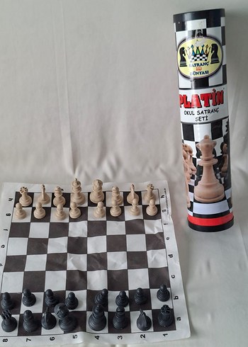 Klasik Beyaz ve Siyah Satranç Seti - Görsel 2