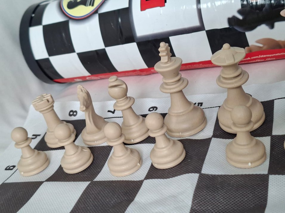 Klasik Beyaz ve Siyah Satranç Seti - Görsel 3