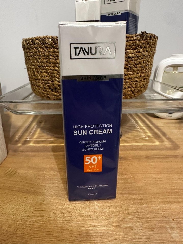 Tanura Yüksek Koruma Faktörlü Güneş Kremi SPF 50+ - Görsel 3