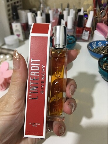  Beden Givenchy linderdit rouge