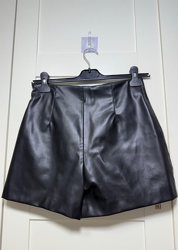 Kadın Siyah Deri Kemerli Mini Şort - Görsel 2