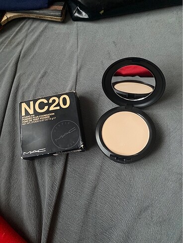 MAC Studio Fix Pudra NC20
