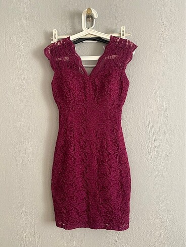 Bordo dantelli elbise
