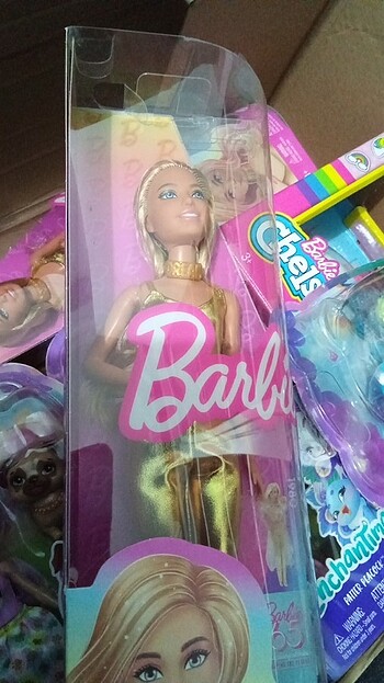 Barbie Altın rengi tulumlu Barbie
