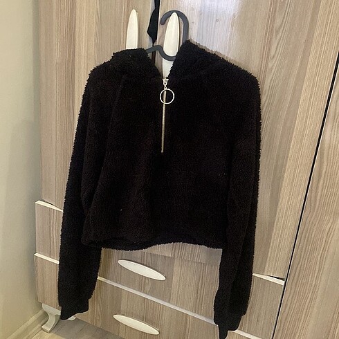 Siyah kapşonlu polar sweetshirt