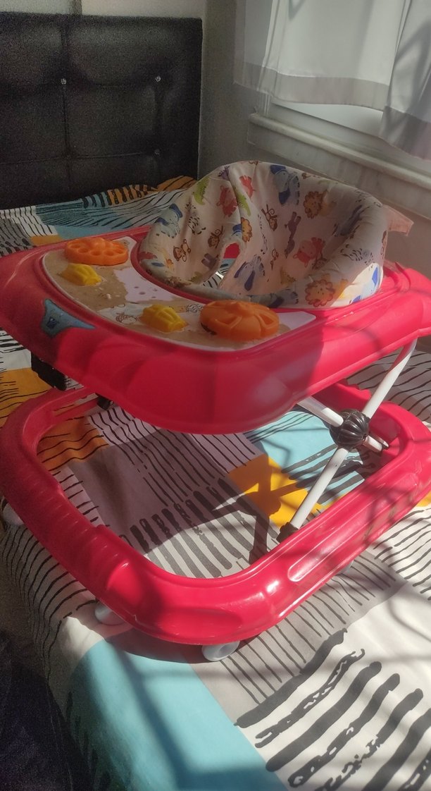 Renkli Kırmızı Bebek Yürüteci - Görsel 3