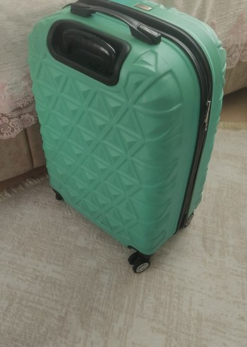 Yeşil Fermuarlı Minimalist Erkek Valizi