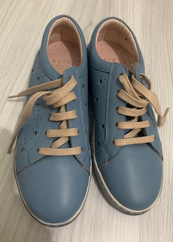 Beta Mavi Deri Sneaker Siklik Ve Rahatlik Bir Arada