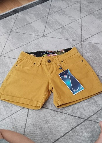 Sarı Düğmeli Kadın Mini Şort