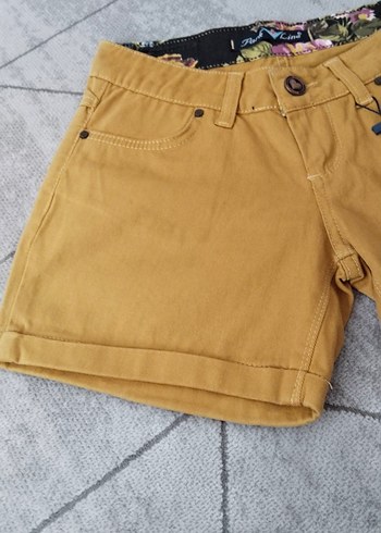Diğer Sarı Düğmeli Kadın Mini Şort