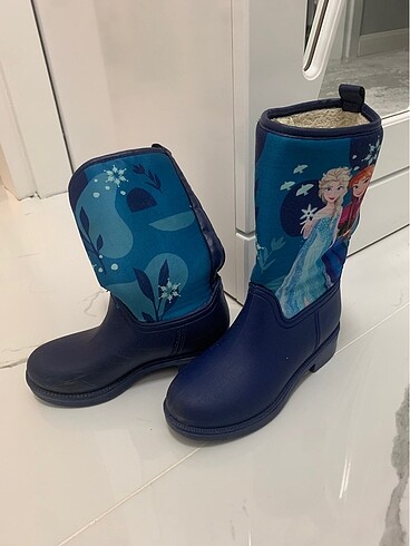 LC Waikiki Lcw elsa yağmur çizmesi 30-31 uyumlu