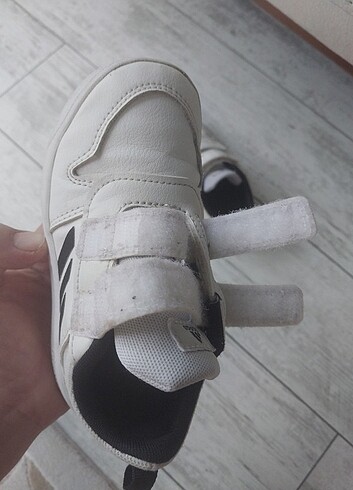 26 Beden beyaz Renk Adidas çocuk spor ayakkabı 